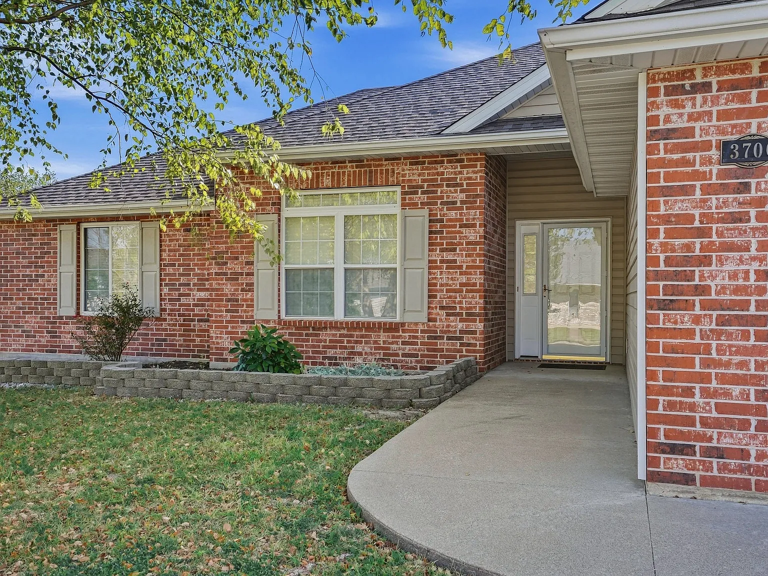 3 bed, 1664 sqft, $1,900 — Photo 3