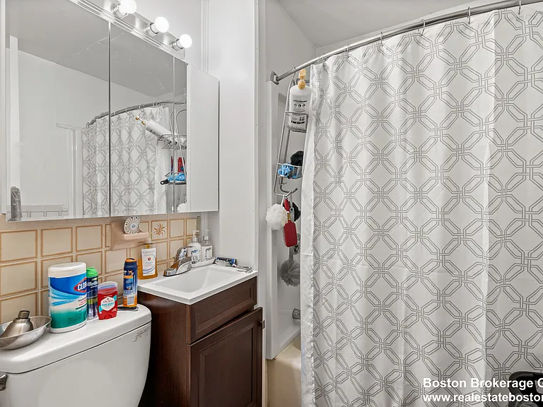 47 Hillside St #A — Photo 8