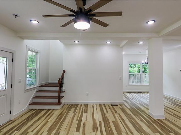 2nd image of 1124 Congress St
