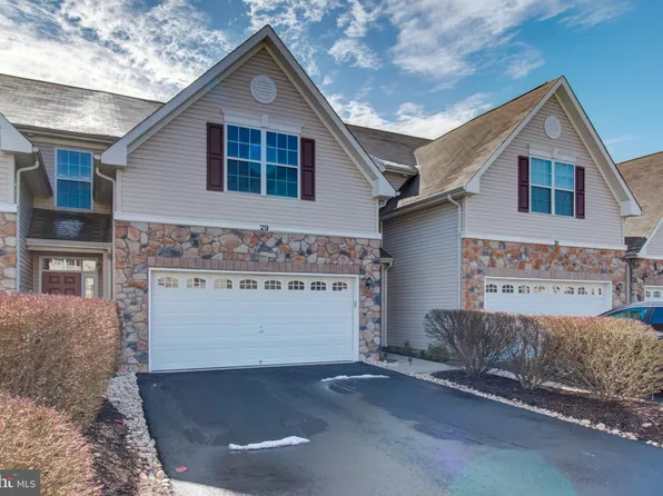 29 Blake Dr, Pennington, NJ 08534