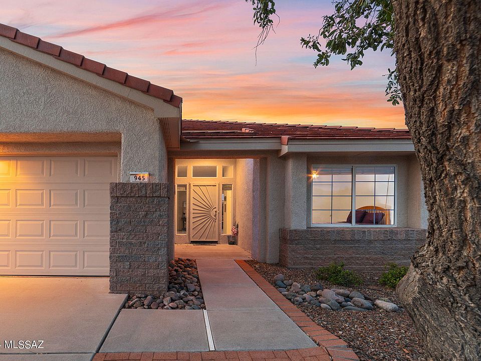 1st image of 945 E Claridge Pl