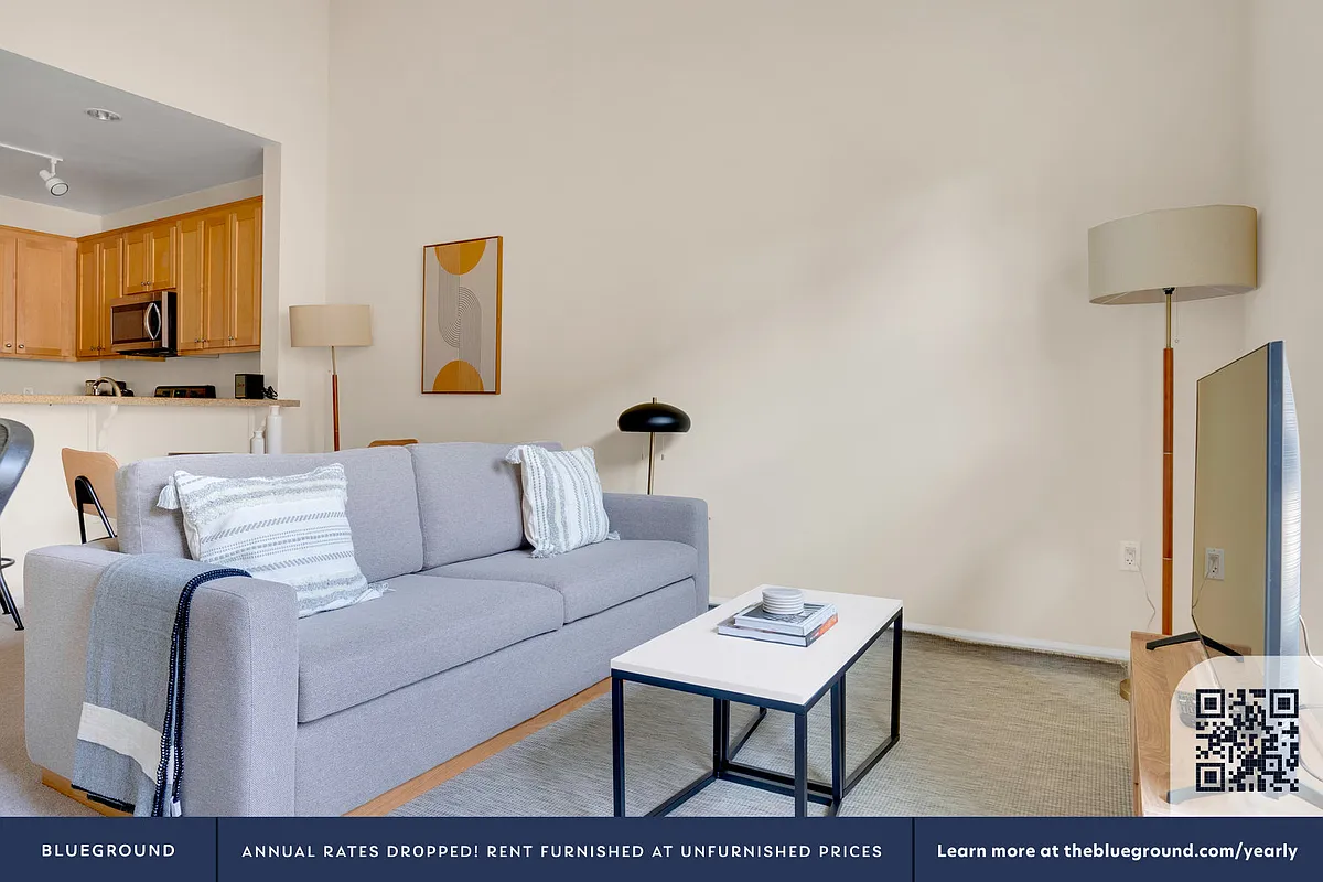 Living Room - 853 Commodore Dr #5-ID988