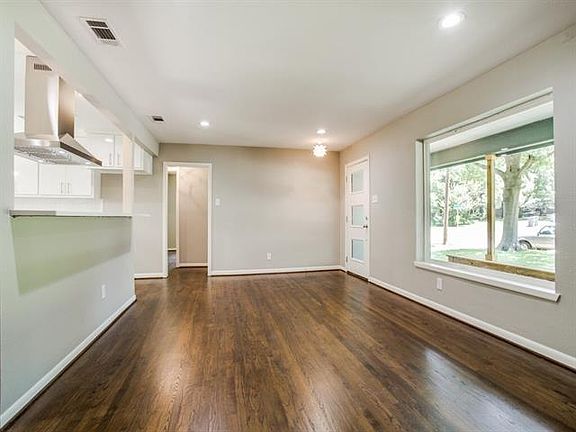 4th image of 8451 Creekwood Dr