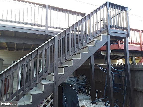 4th image of 660 Hunting Fields Rd