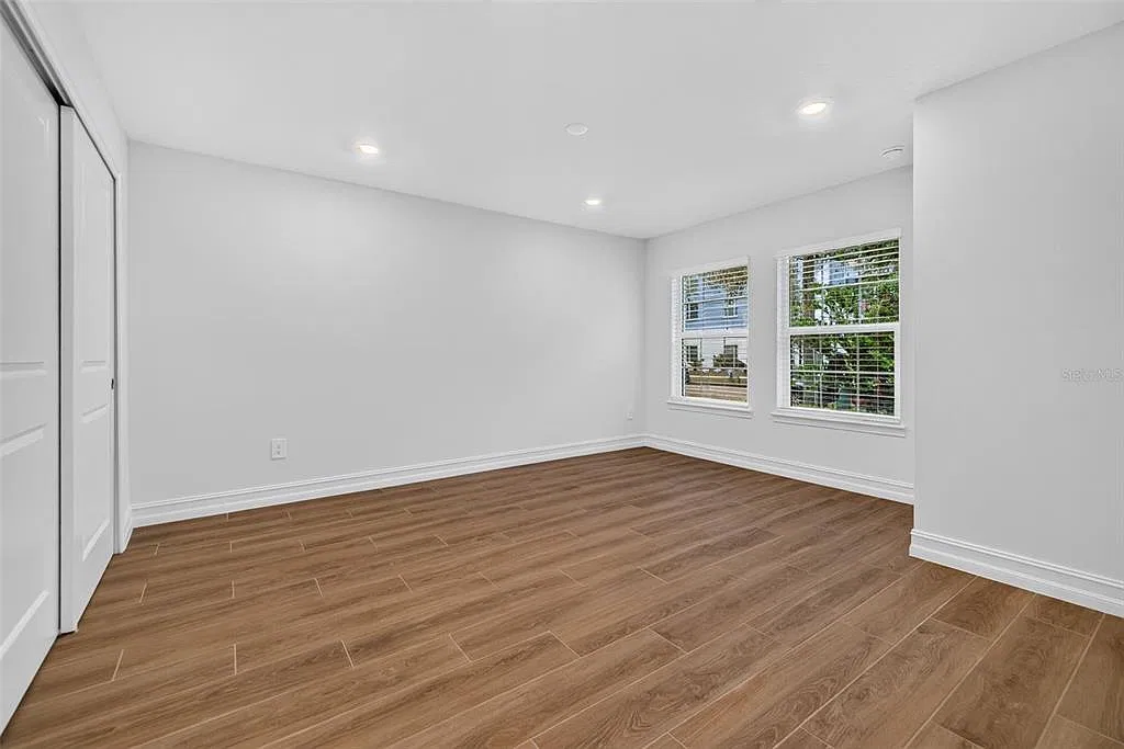 4 bed, 3.5 bath, 2410 sqft, $6,000 — Photo 3