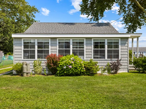 74 Chalker Beach Road, Old Saybrook, CT 06475