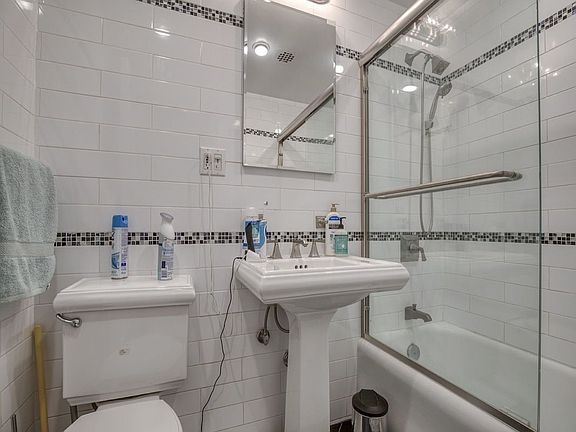 5th image of 161 W 16th St #8BC