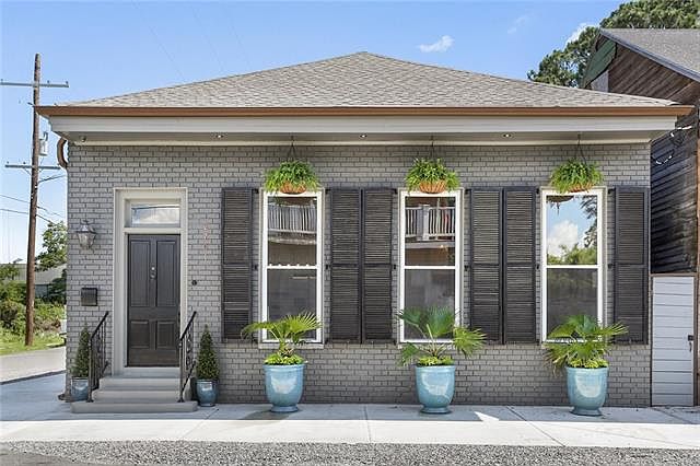 1st image of 2701 Urquhart St