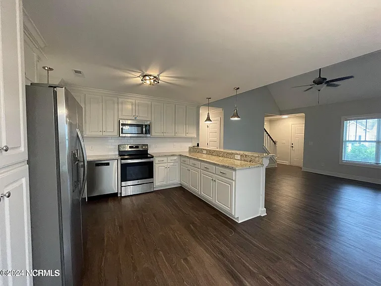 1525 Penncross Dr — Photo 8