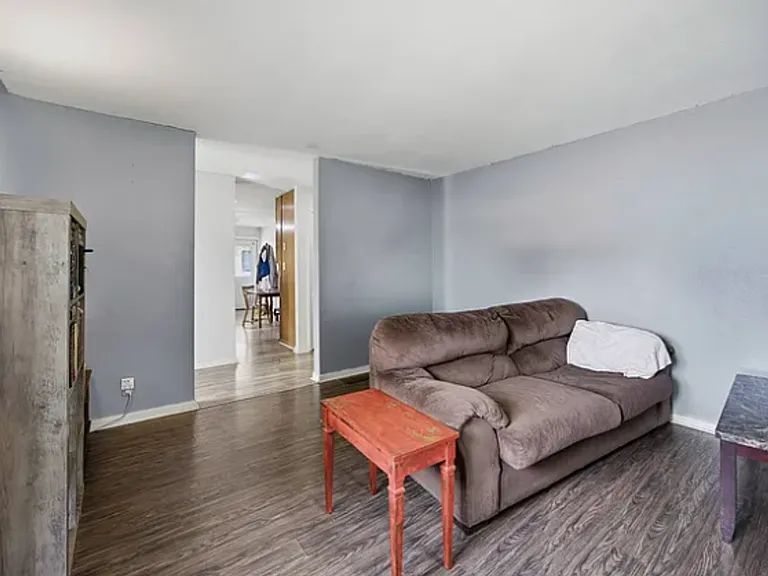 304 W 7th St — Photo 3