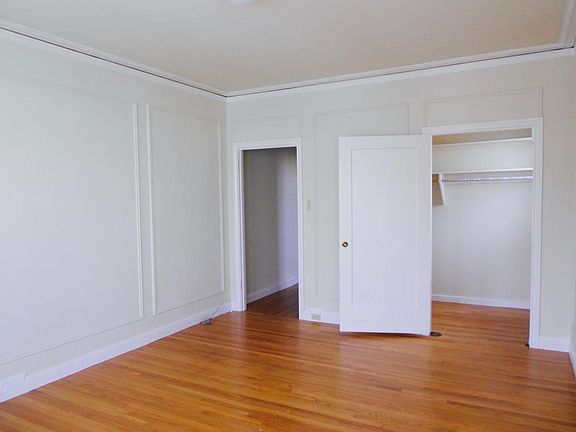 5th image of 2901 Gough St APT 306