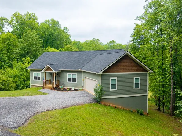 1060 Chatuge Village Cir, Hayesville, NC 28904