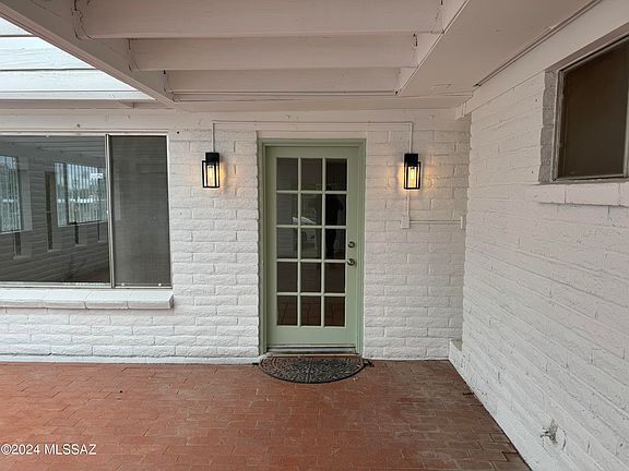 2nd image of 1740 N Horseshoe Trl
