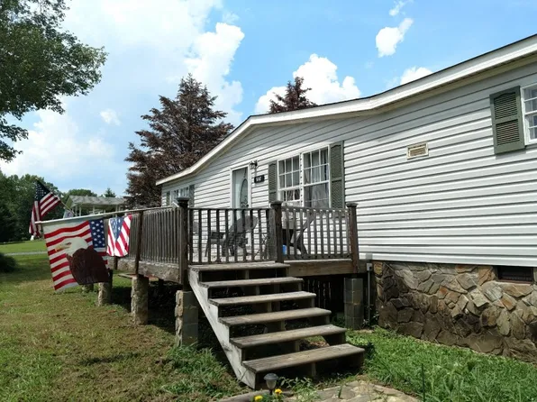 5042 Waynick Meadow Rd, Asheboro, NC 27205