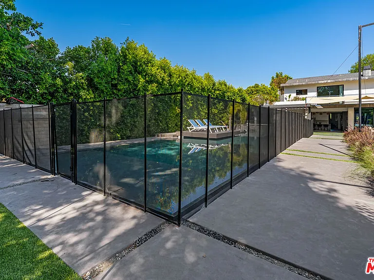 5415 Amestoy Ave — Photo 66