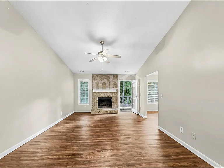 1500 Chalet Cir — Photo 7