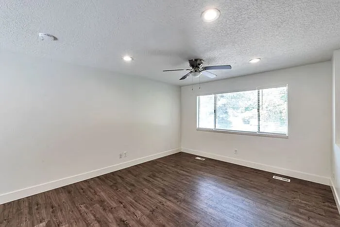 2151 W 300 North St — Photo 8
