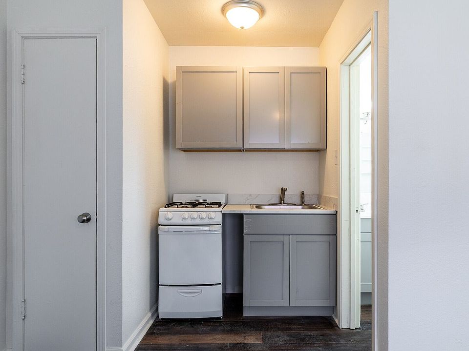 1st image of 332 SW Topeka Blvd #12744aa7f