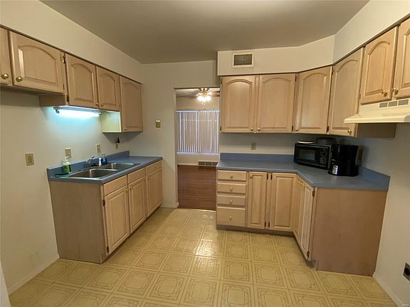 3rd image of 10008 Dellridge Ln