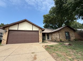 6809 Greenspring Dr, Arlington, TX 76016