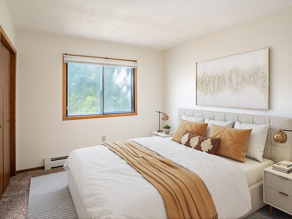 Fargo, ND Brookfield Apartments | 21A | Bedroom
