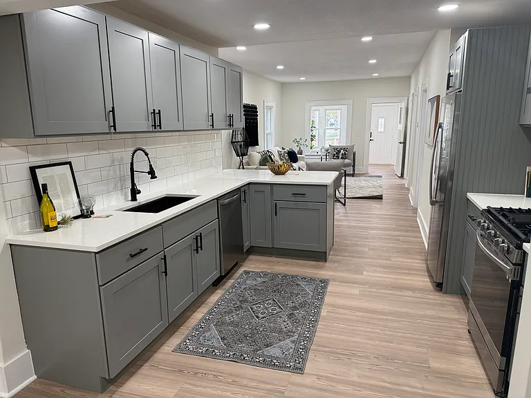 2050 E Grand Ave — Photo 12