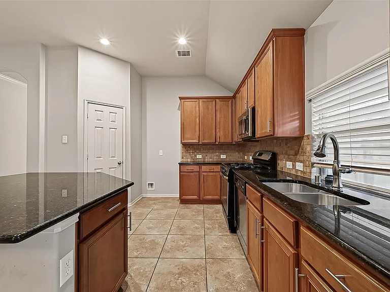 28207 Chalet Park Dr — Photo 16