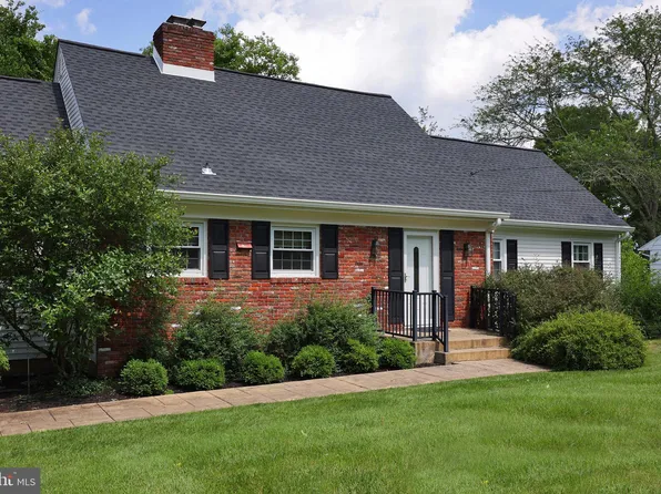 9 Morningside Dr, Pennington, NJ 08534