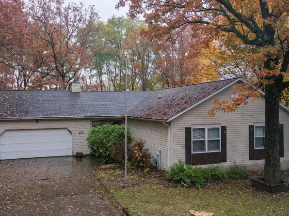 525 Timber Dr, Waupaca, WI 54981