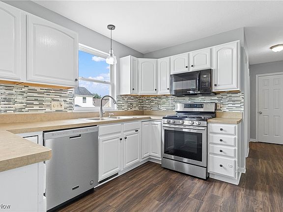 3rd image of 173 Halifax Ln