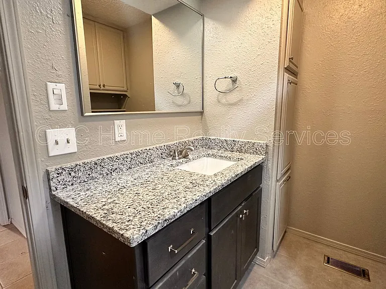 6715 Lyrewood Ln — Photo 13