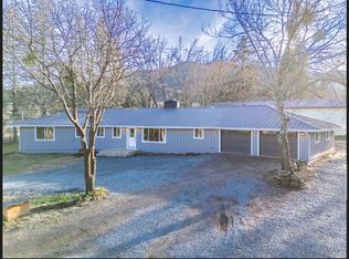 6208 Dark Hollow Rd, Medford, OR 97501