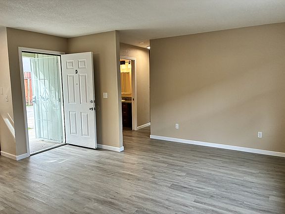 4th image of 225 Tahoe Ave #D