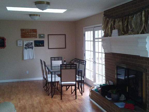 3rd image of 3313 S Cir SW