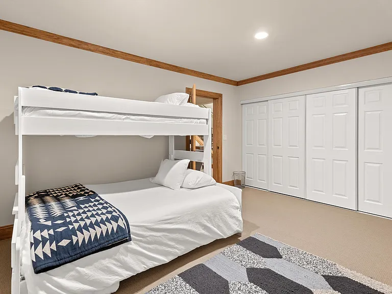 413 W Smuggler St — Photo 17