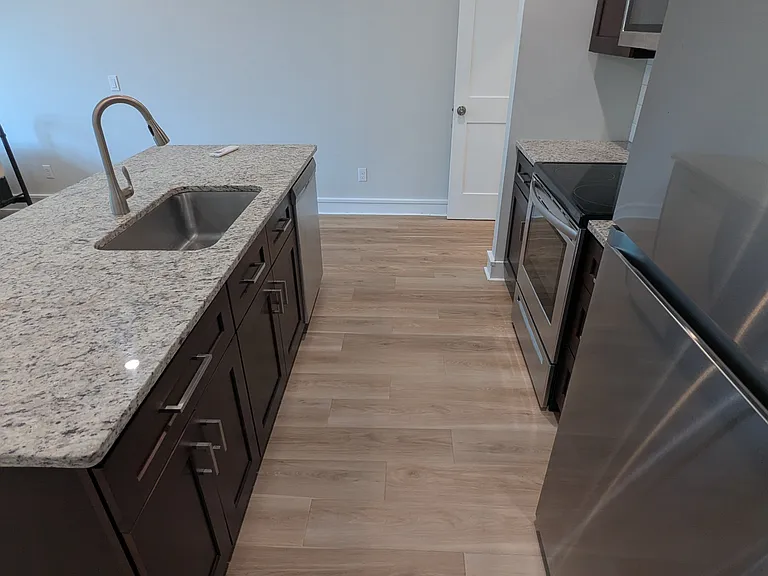273 Bullocks Point Ave #5 — Photo 3
