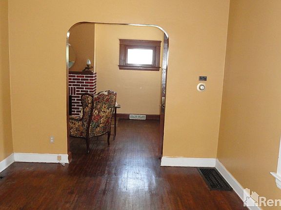 2nd image of 1653 Rosewood Ave