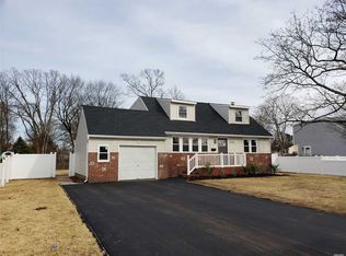 1219 Hyman Ave, Bay Shore, NY 11706