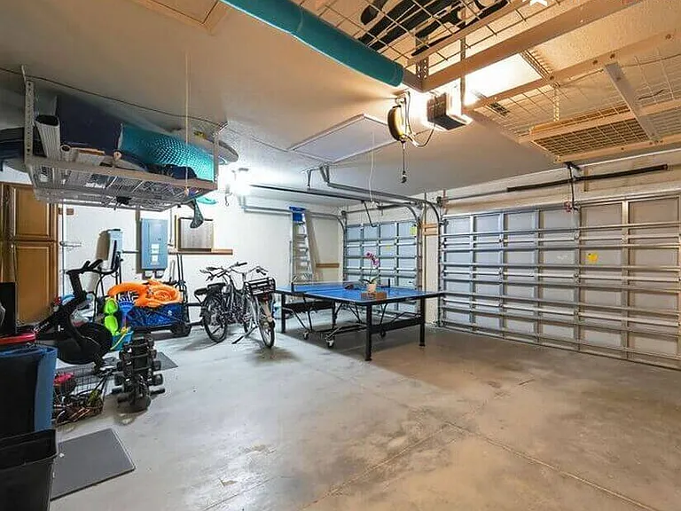 Garage/ Play room/ Gym