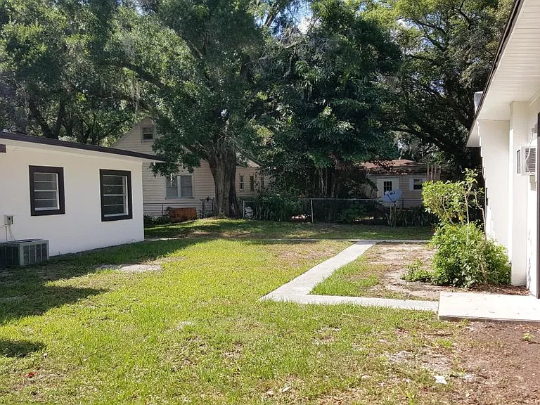 Duplex - 1917 Hammerlin Ave - Yard