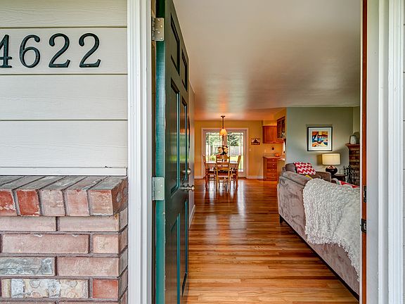 3rd image of 4622 86th Pl NE
