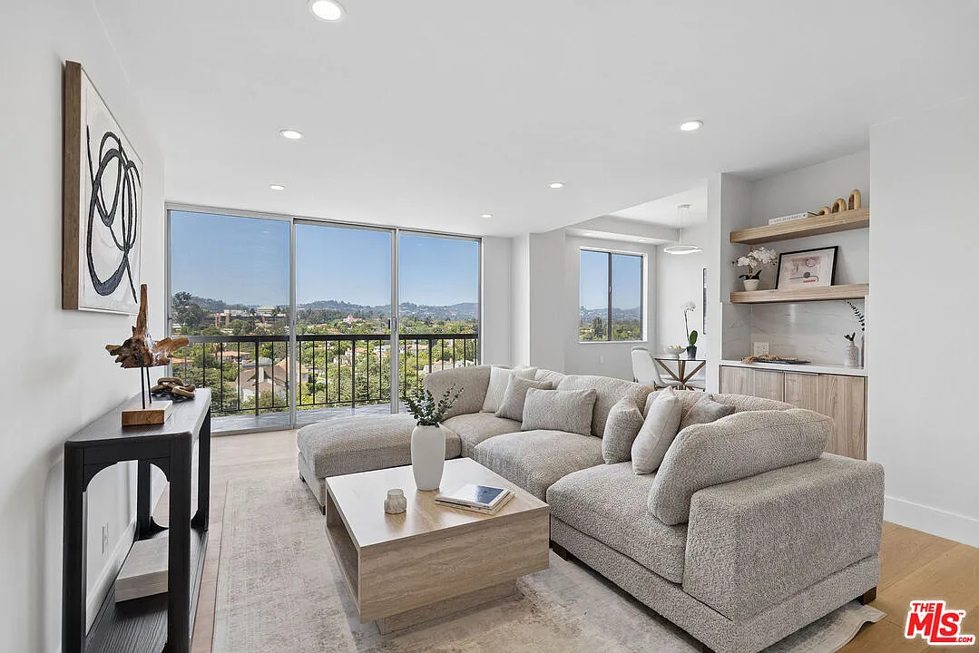 2 bed, 2.0 bath, 974 sqft, $4,500 — Photo 1
