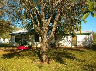 196 County Road 744, Yancey, TX 78886