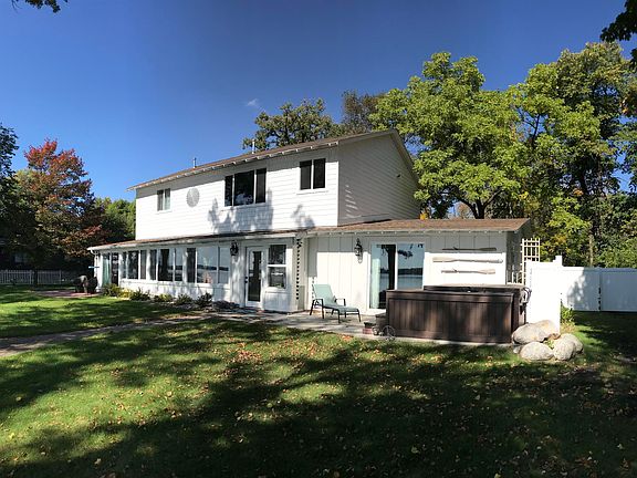 3rd image of 507 N Shore Dr