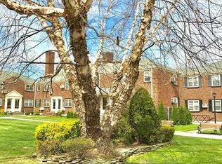 21512 69th Ave, Oakland Gardens, NY 11364