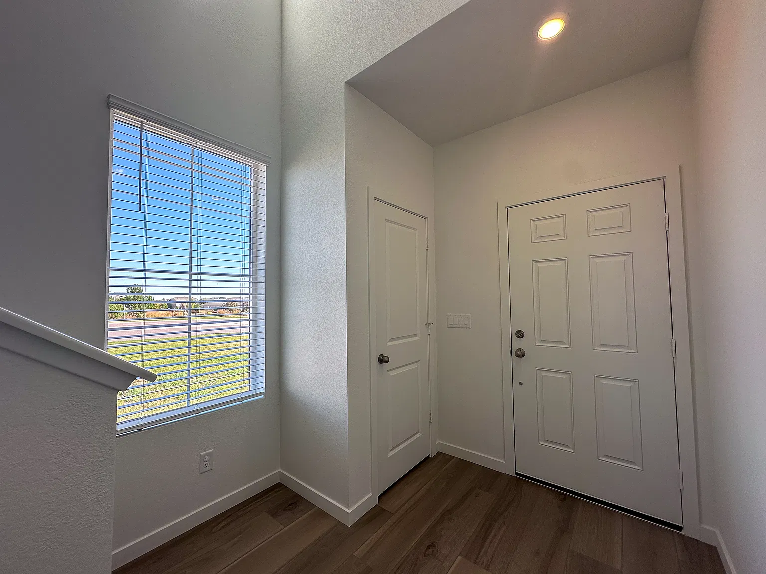 3 bed, 2.5 bath, 2863 sqft, $3,025 — Photo 2