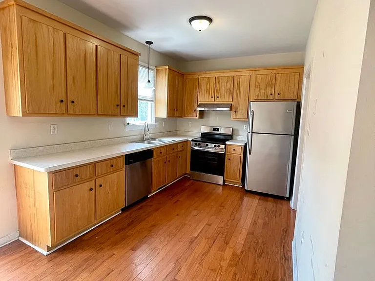 731 W Leigh St — Photo 5