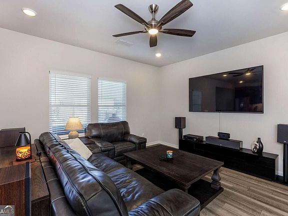 5th image of 2490 Canning View Ave