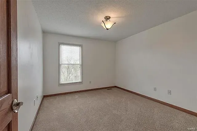 104 Montrose Ct #MAIN — Photo 6