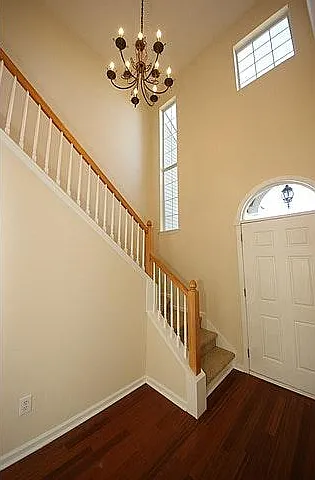 4 bed, 2.5 bath, 2295 sqft, $3,600 — Photo 2